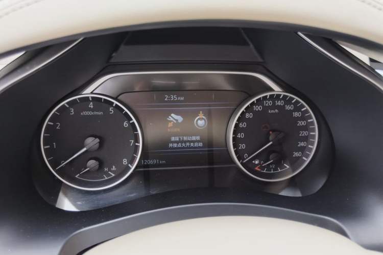 Used Nissan Murano 2015 2.5L XE Two-Wheel-Drive Elite Edition Odometer Close Up