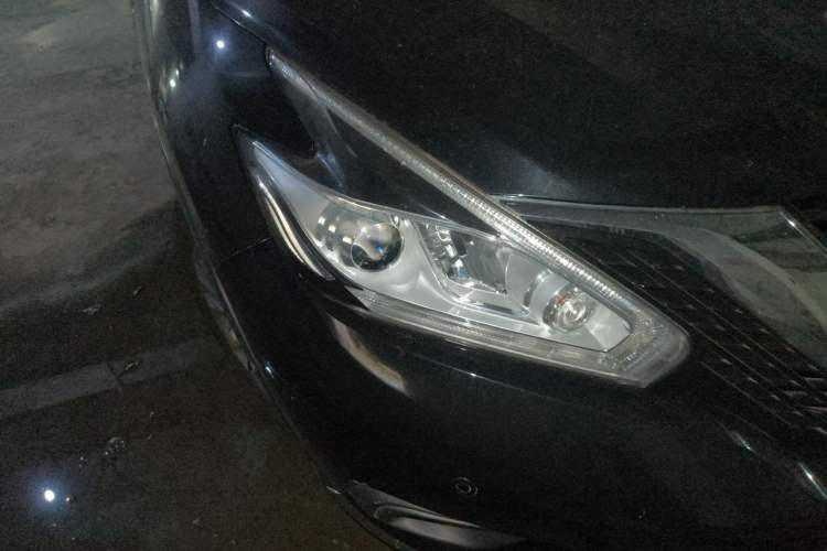 Used Nissan Murano 2015 2.5L XL Two-Wheel Drive Smart Edition Right Front Headlight
