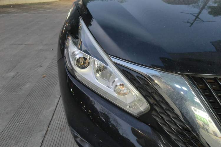 Used Nissan Murano 2015 2.5L XV RES Two-Wheel Drive Luxury Edition Right Front Headlight