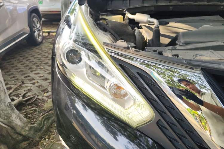 Used Nissan Murano 2015 2.5L XV RES Two-Wheel Drive Luxury Edition Right Front Headlight
