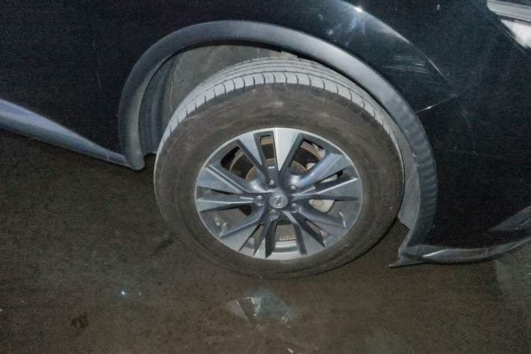 Used Nissan Murano 2015 2.5L XL Two-Wheel Drive Smart Edition Right Front Wheel Hub