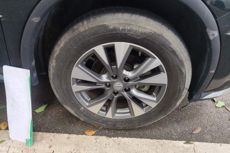 Used Nissan Murano 2015 2.5L XE Two-Wheel-Drive Elite Edition Right Front Wheel Hub