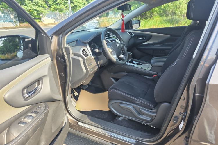 Used Nissan Murano 2015 2.5L XE Two-Wheel-Drive Elite Edition Interior 2