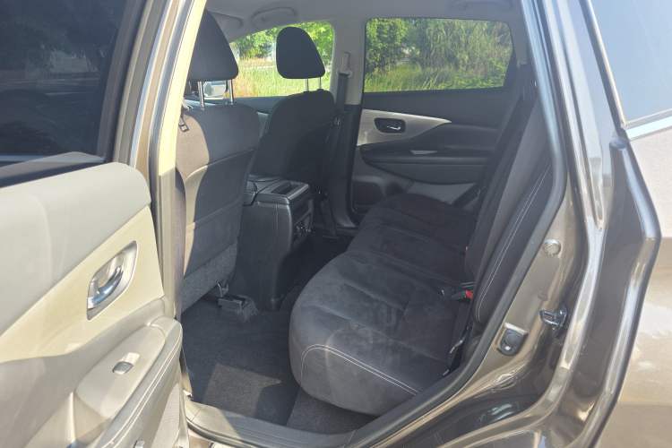 Used Nissan Murano 2015 2.5L XE Two-Wheel-Drive Elite Edition Interior 3