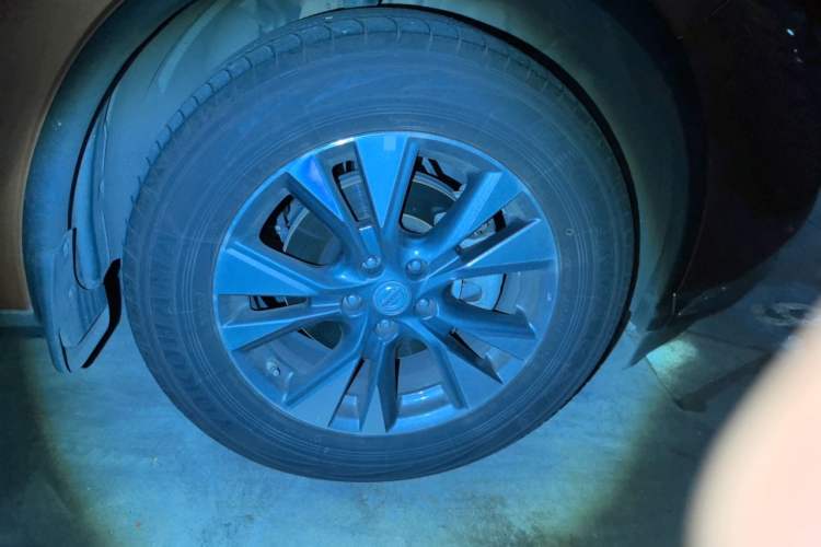 Used Nissan Murano 2015 2.5L XL Two-Wheel Drive Smart Edition Right Front Wheel Hub