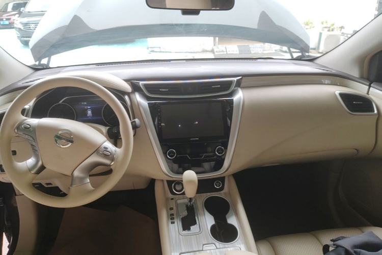 Used Nissan Murano 2015 2.5L XE Two-Wheel-Drive Elite Edition Center Console