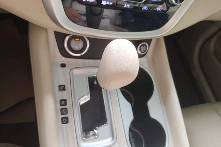 Used Nissan Murano 2015 2.5L XE Two-Wheel-Drive Elite Edition Gear Lever