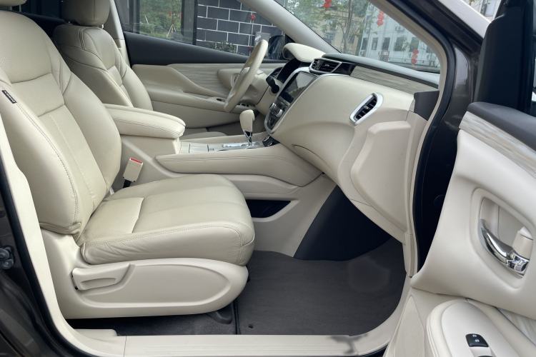 Used Nissan Murano 2015 2.5L XE Two-Wheel-Drive Elite Edition Interior 3
