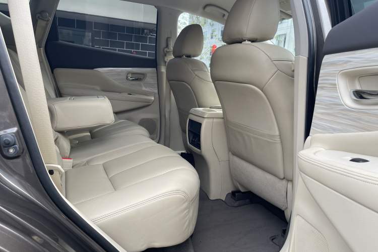 Used Nissan Murano 2015 2.5L XE Two-Wheel-Drive Elite Edition Interior 4