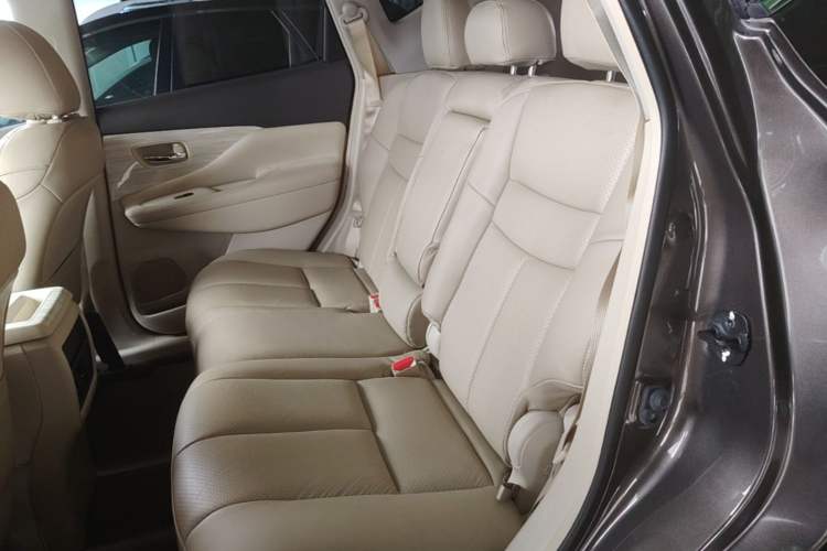 Used Nissan Murano 2015 2.5L XE Two-Wheel-Drive Elite Edition Left Rear Seat