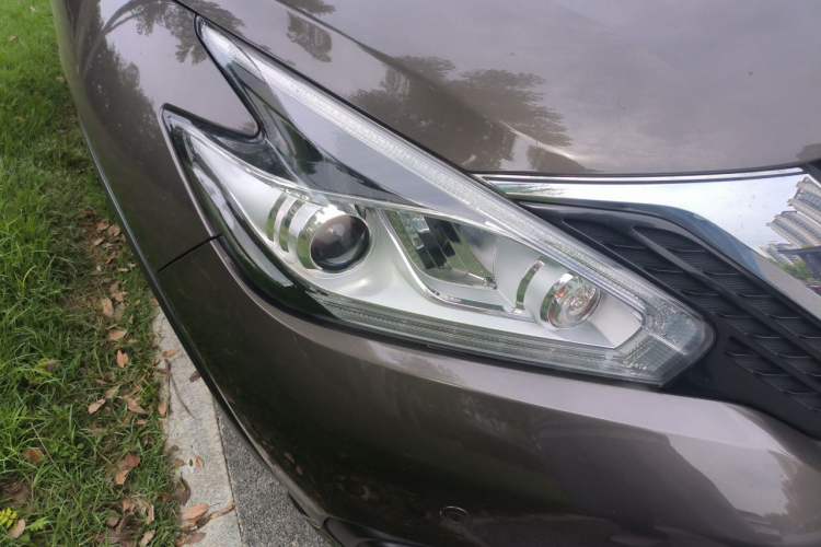 Used Nissan Murano 2015 2.5L XL Two-Wheel Drive Smart Edition Right Front Headlight