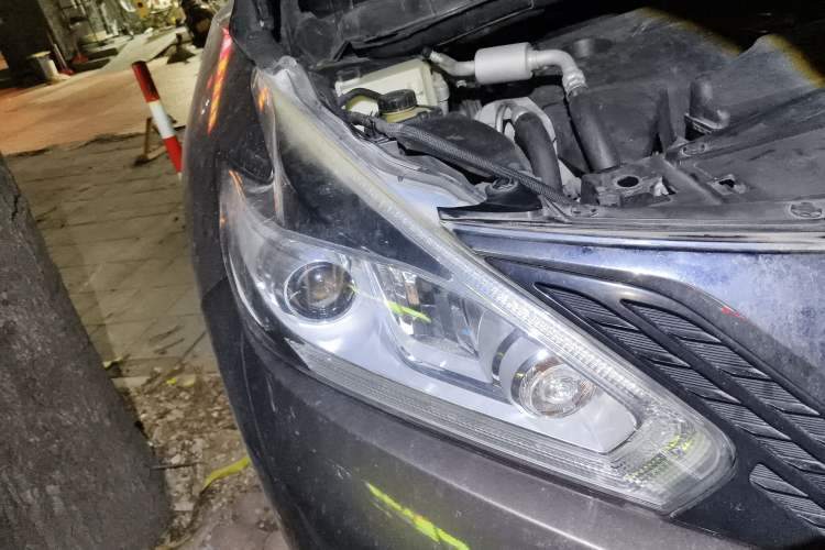 Used Nissan Murano 2015 2.5L XL Two-Wheel Drive Smart Edition Right Front Headlight