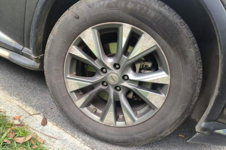 Used Nissan Murano 2015 2.5L XL Two-Wheel Drive Smart Edition Right Front Wheel Hub