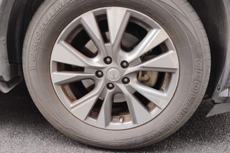 Used Nissan Murano 2015 2.5L XE Two-Wheel-Drive Elite Edition Right Front Wheel Hub