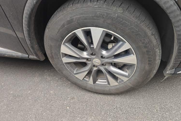 Used Nissan Murano 2015 2.5L XL Two-Wheel Drive Smart Edition Right Front Wheel Hub