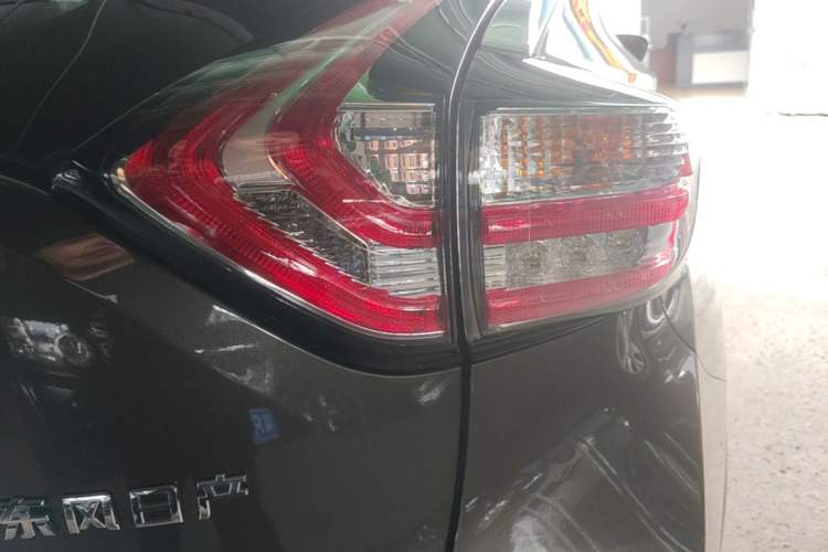 Used Nissan Murano 2015 2.5L XE Two-Wheel-Drive Elite Edition Right Rear Taillight