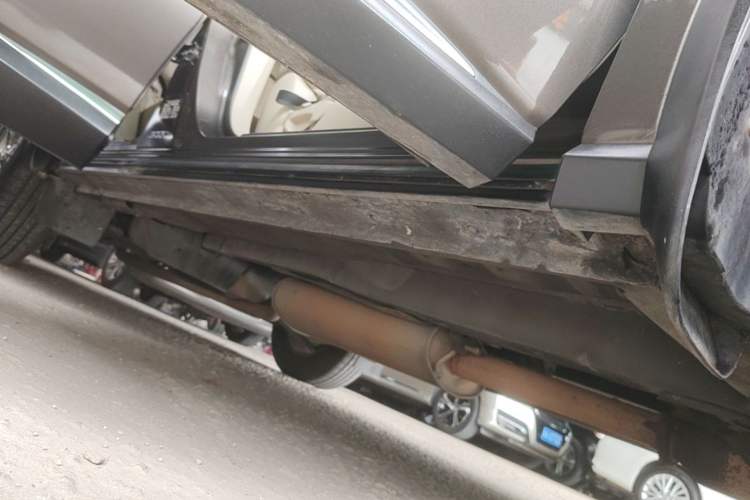 Used Nissan Murano 2015 2.5L XE Two-Wheel-Drive Elite Edition Right Side Sill