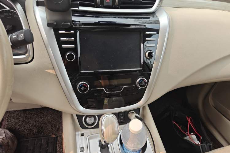 Used Nissan Murano 2015 2.5L XV RES Two-Wheel Drive Luxury Edition Audio And AC Panel