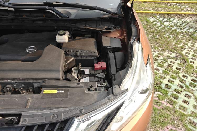 Used Nissan Murano 2015 2.5L XV RES Two-Wheel Drive Luxury Edition Engine Bay Left