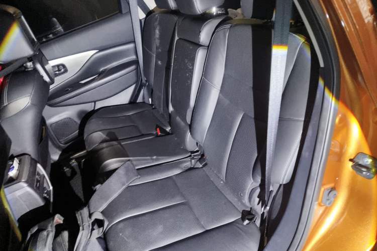 Used Nissan Murano 2015 2.5L XV RES Plus Two-Wheel-Drive Touring Edition Left Rear Seat