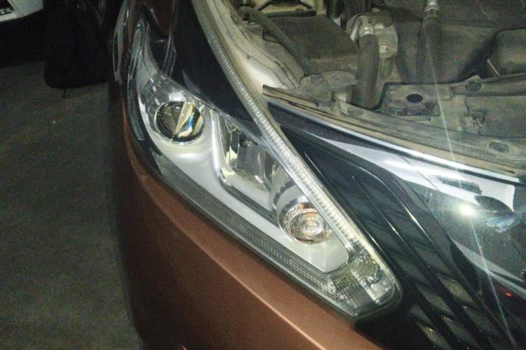 Used Nissan Murano 2015 2.5L XL Two-Wheel Drive Smart Edition Right Front Headlight