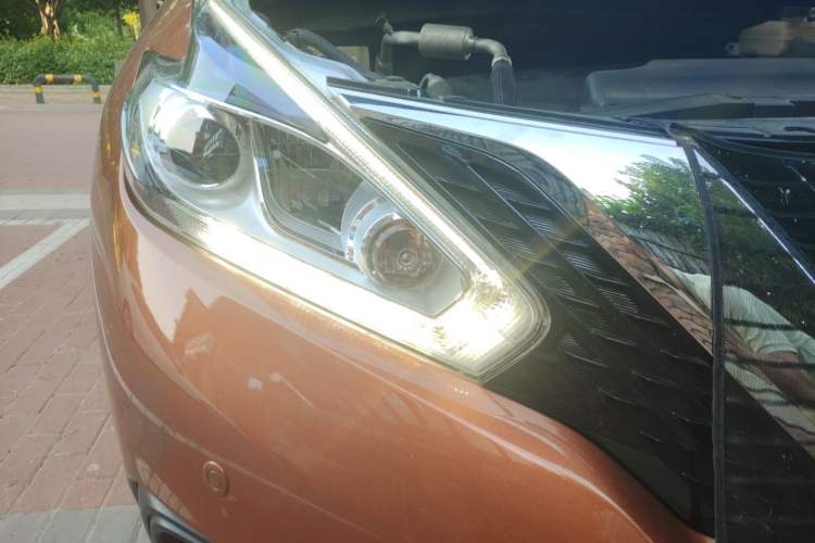 Used Nissan Murano 2015 2.5L XL Two-Wheel Drive Smart Edition Right Front Headlight