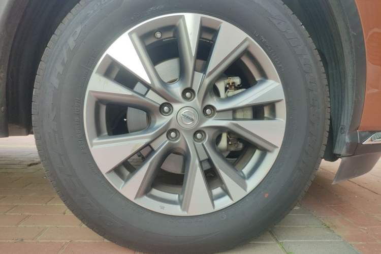 Used Nissan Murano 2015 2.5L XL Two-Wheel Drive Smart Edition Right Front Wheel Hub