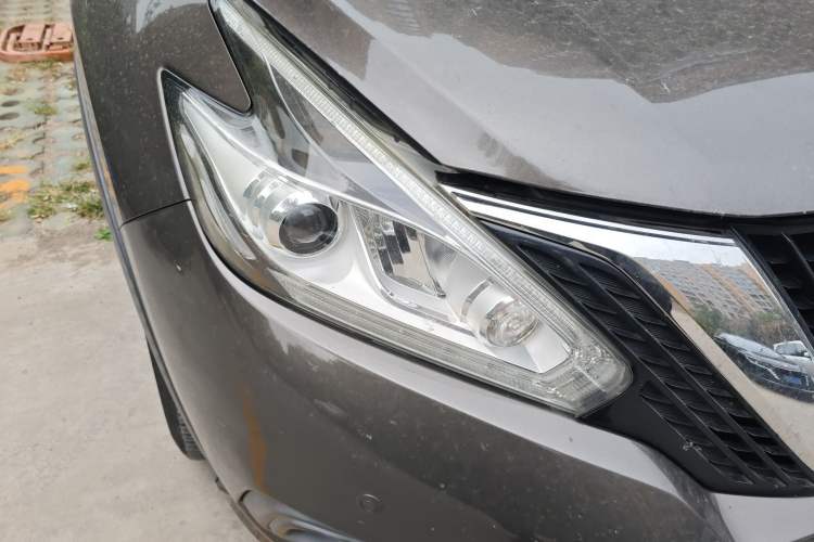 Used Nissan Murano 2015 2.5L XL Two-Wheel Drive Smart Edition Right Front Headlight