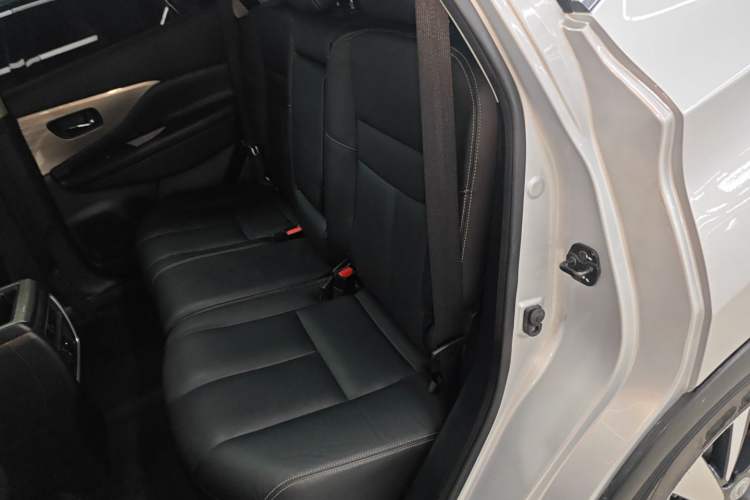 Used Nissan Murano 2015 2.5 S/C HEV XL Two-Wheel Drive Hybrid Luxury Edition Left Rear Seat