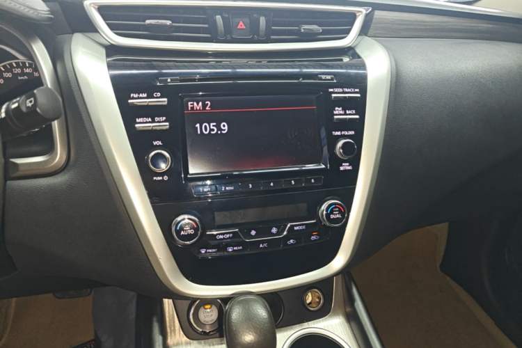 Used Nissan Murano 2015 2.5L XE Two-Wheel-Drive Elite Edition Audio And AC Panel