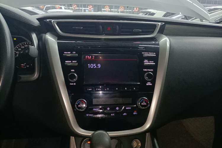 Used Nissan Murano 2015 2.5L XE Two-Wheel-Drive Elite Edition Audio And AC Panel