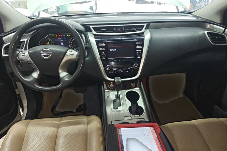 Used Nissan Murano 2015 2.5L XE Two-Wheel-Drive Elite Edition Center Console