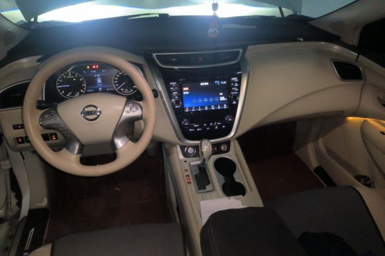 Used Nissan Murano 2015 2.5L XV RES Plus Two-Wheel-Drive Touring Edition Center Console