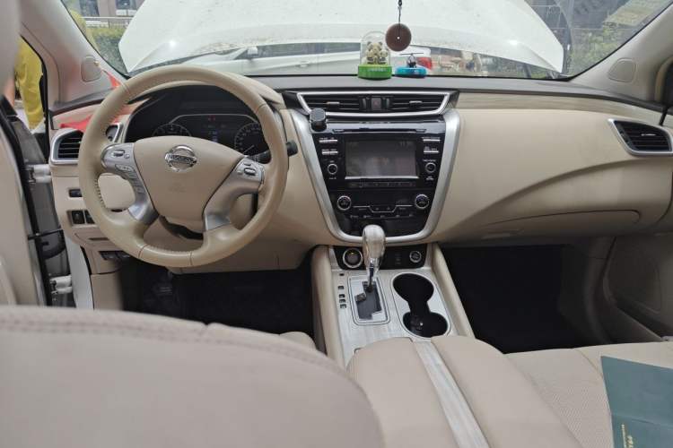 Used Nissan Murano 2015 2.5L XL Two-Wheel Drive Smart Edition Center Console