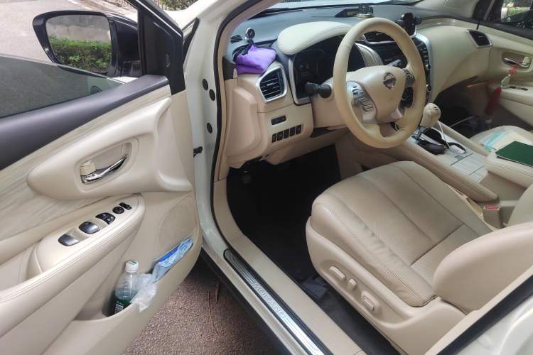 Used Nissan Murano 2015 2.5L XV RES Plus Two-Wheel-Drive Touring Edition Driver Seat