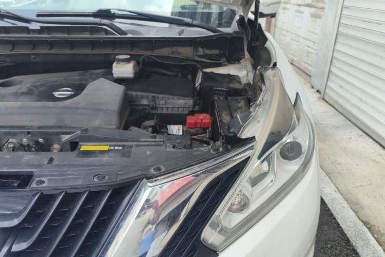 Used Nissan Murano 2015 2.5L XV RES Plus Two-Wheel-Drive Touring Edition Engine Bay Left