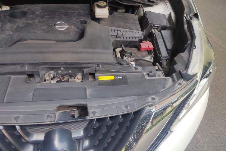 Used Nissan Murano 2015 2.5L XV RES Plus Two-Wheel-Drive Touring Edition Engine Bay Left
