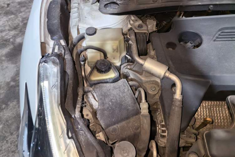 Used Nissan Murano 2015 2.5L XL Two-Wheel Drive Smart Edition Engine Bay Right