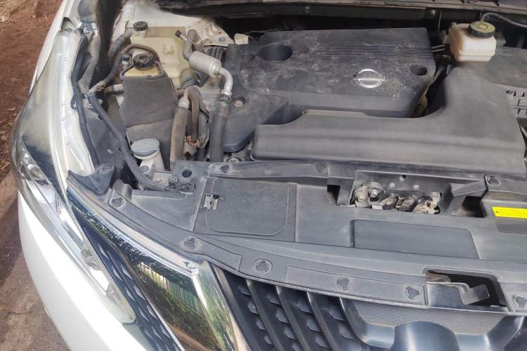 Used Nissan Murano 2015 2.5L XV RES Plus Two-Wheel-Drive Touring Edition Engine Bay Right