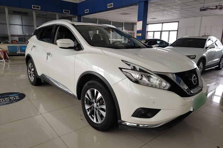 Used Nissan Murano 2015 2.5L XL Two-Wheel Drive Smart Edition Front Right 45 Deg