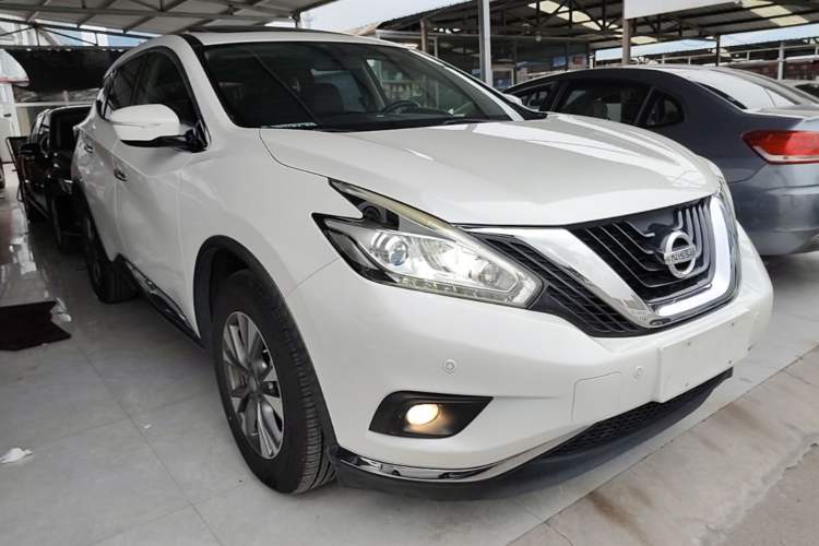 Used Nissan Murano 2015 2.5L XL Two-Wheel Drive Smart Edition Front Right 45 Deg