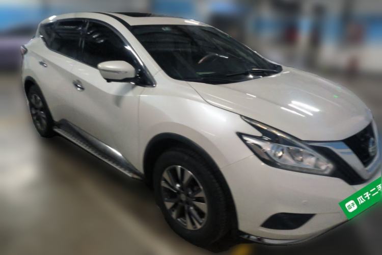 Used Nissan Murano 2015 2.5L XV RES Plus Two-Wheel-Drive Touring Edition Front Right 45 Deg