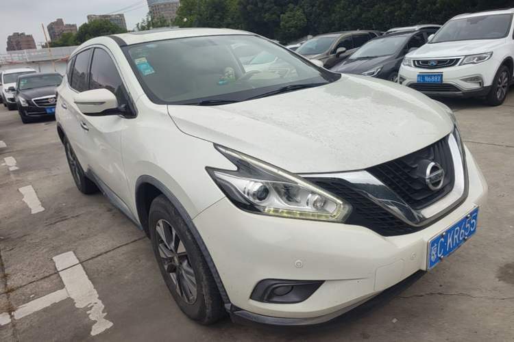Used Nissan Murano 2015 2.5L XL Two-Wheel Drive Smart Edition Front Right 45 Deg