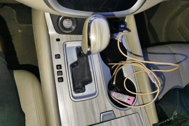 Used Nissan Murano 2015 2.5L XV RES Two-Wheel Drive Luxury Edition Gear Lever