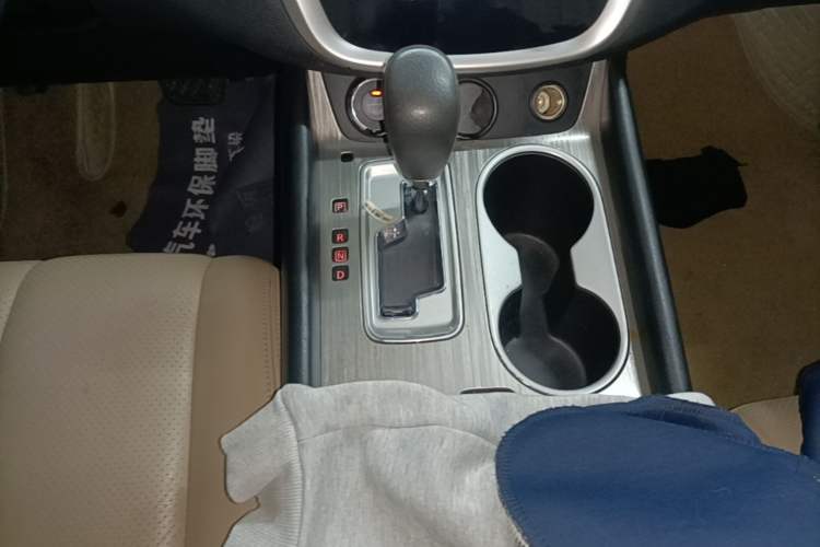Used Nissan Murano 2015 2.5L XE Two-Wheel-Drive Elite Edition Gear Lever