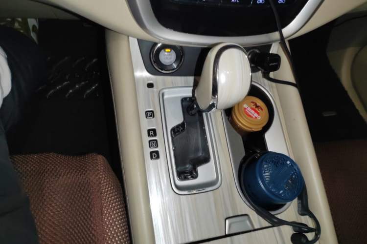 Used Nissan Murano 2015 2.5L XV RES Plus Two-Wheel-Drive Touring Edition Gear Lever