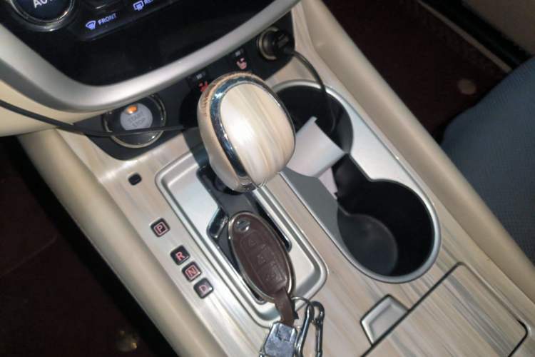 Used Nissan Murano 2015 2.5L XV RES Plus Two-Wheel-Drive Touring Edition Gear Lever