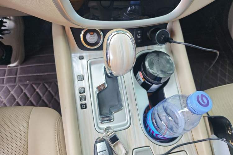 Used Nissan Murano 2015 2.5L XV RES Plus Two-Wheel-Drive Touring Edition Gear Lever