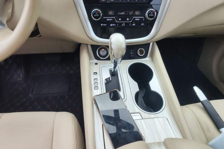 Used Nissan Murano 2015 2.5L XL Two-Wheel Drive Smart Edition Gear Lever