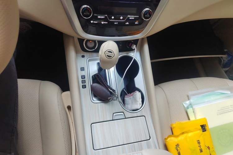 Used Nissan Murano 2015 2.5L XV RES Plus Two-Wheel-Drive Touring Edition Gear Lever